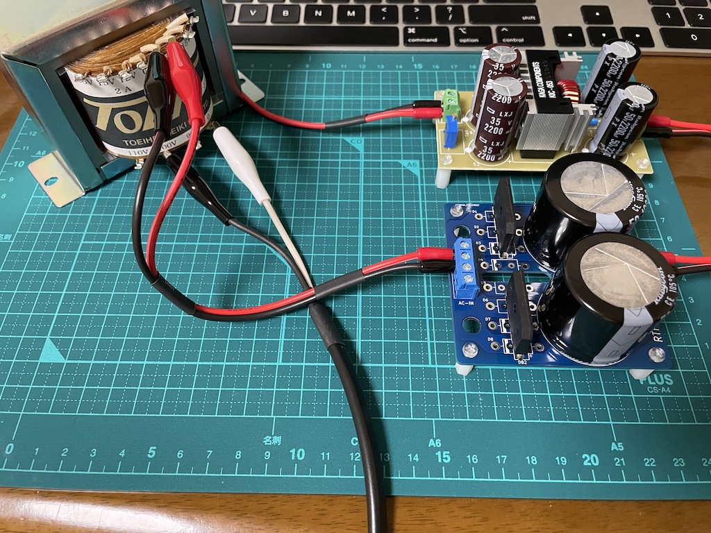 電圧測定中