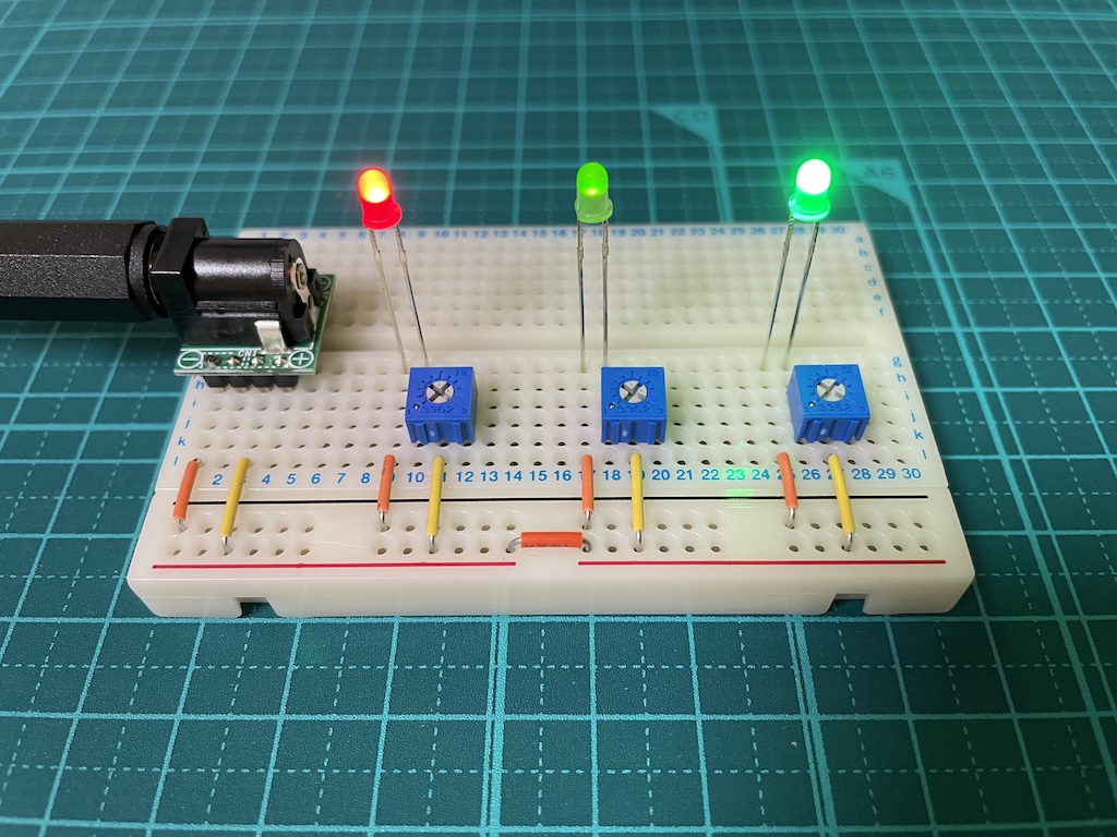 LEDと半固定抵抗の回路