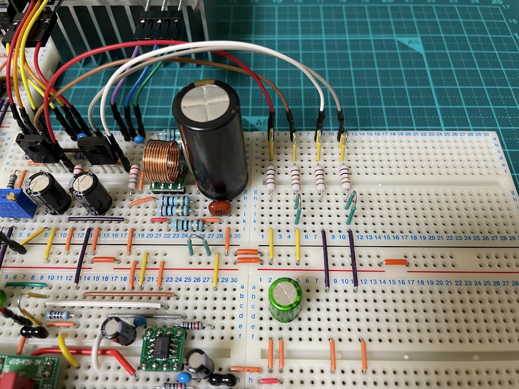 電源とコレクタ間の抵抗器